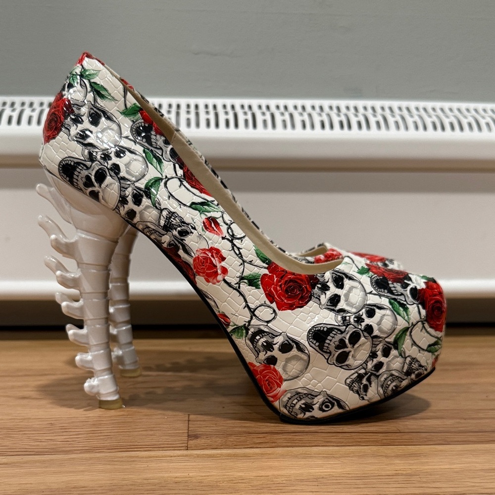Skull and Rose Heels - Perfect for Halloween!